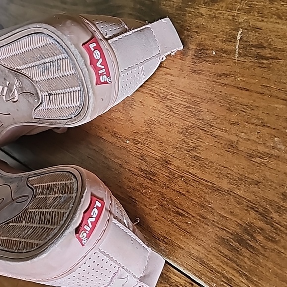 Women Pink Levi's shoes - Picture 5 of 5